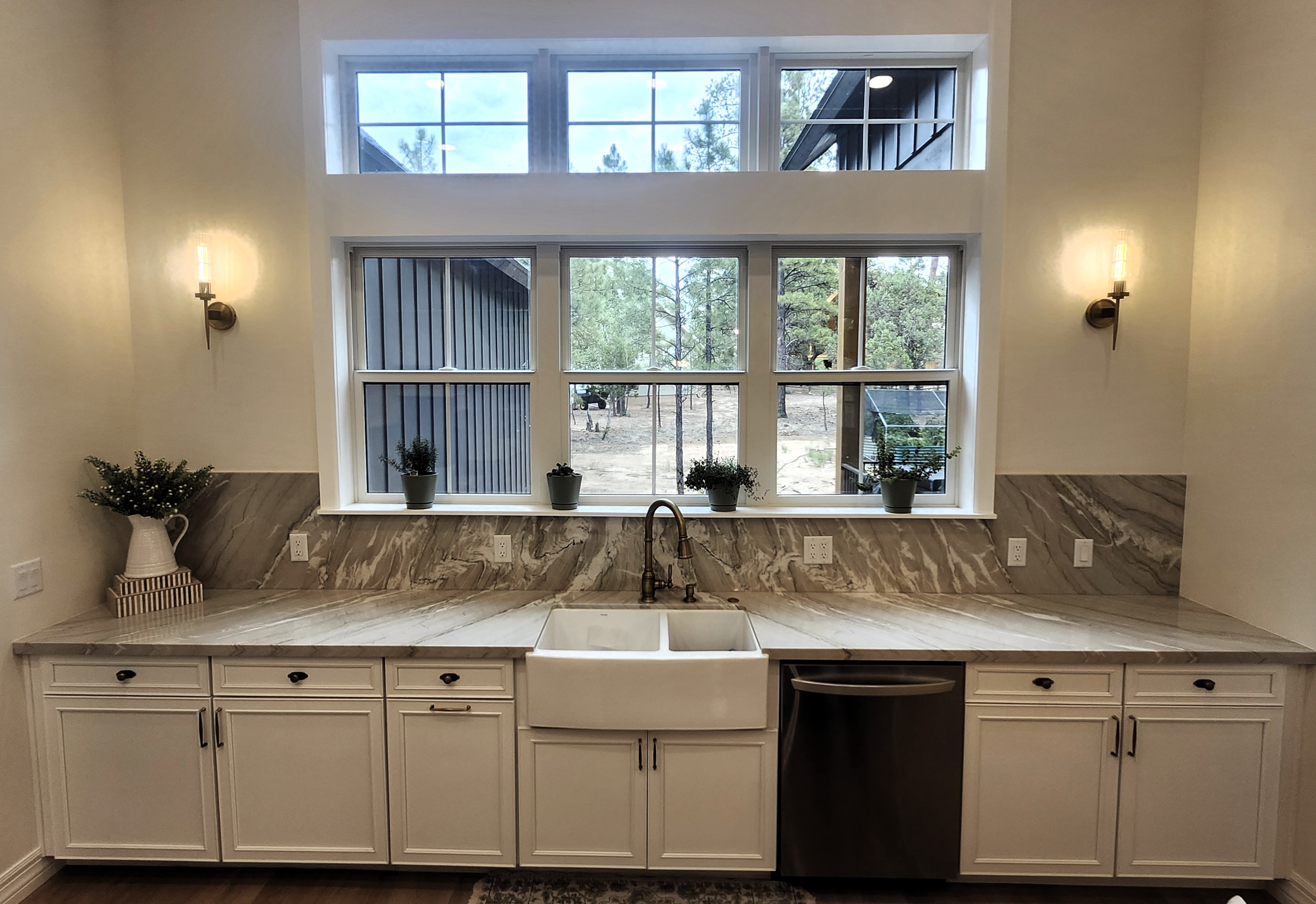 Kitchen sink wall